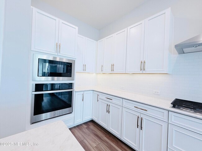 Building Photo - 10682 Aventura Dr