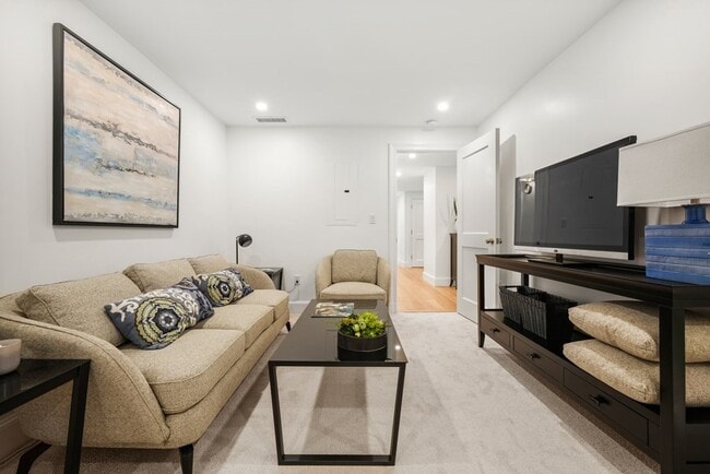 Building Photo - 130 Mt Auburn St
