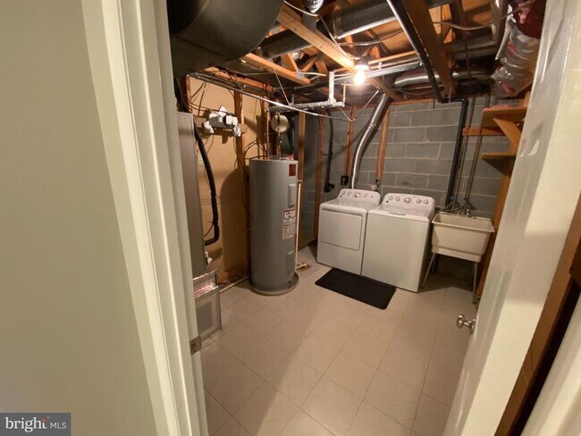 Building Photo - 9400 Candleberry Ct