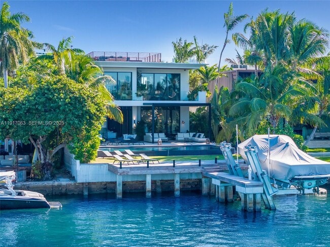 Building Photo - 200 W Rivo Alto Dr