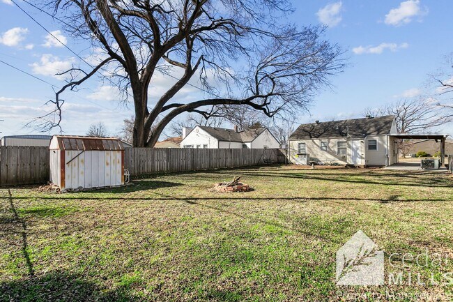 Building Photo - 2 Bed, West Wichita
