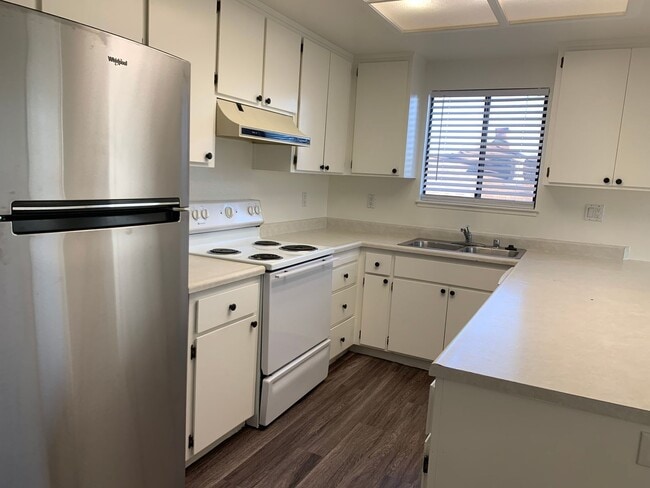 Building Photo - 144 Duranta St