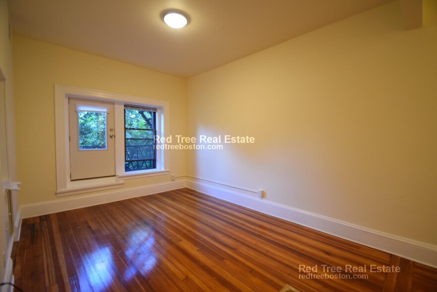 Building Photo - 1463 Beacon St