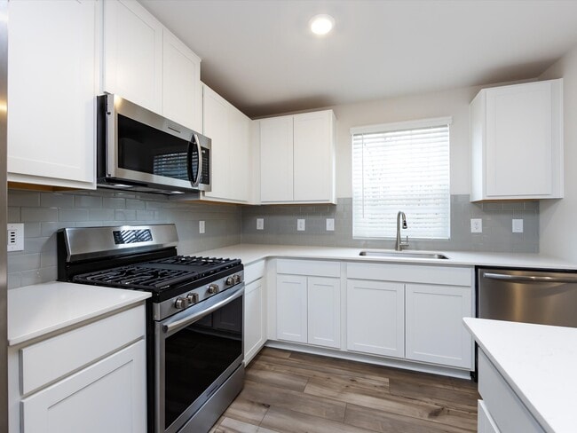 Building Photo - 1048 Old Trade St