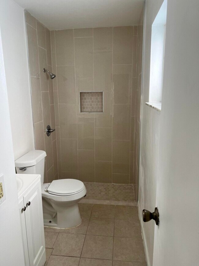 Building Photo - 11421 NW 39th Pl