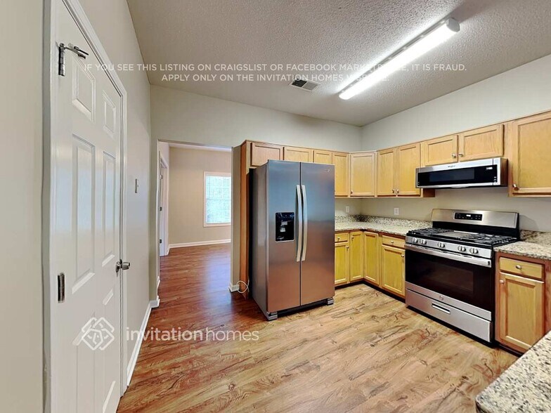 Building Photo - 5881 Newnan Ct