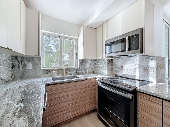 Building Photo - 5900 Collins Ave