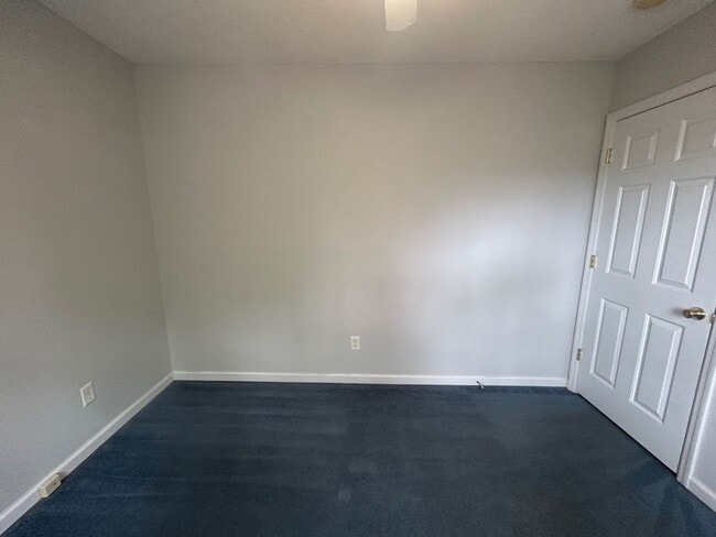 Building Photo - 208 Charles Towne Ct