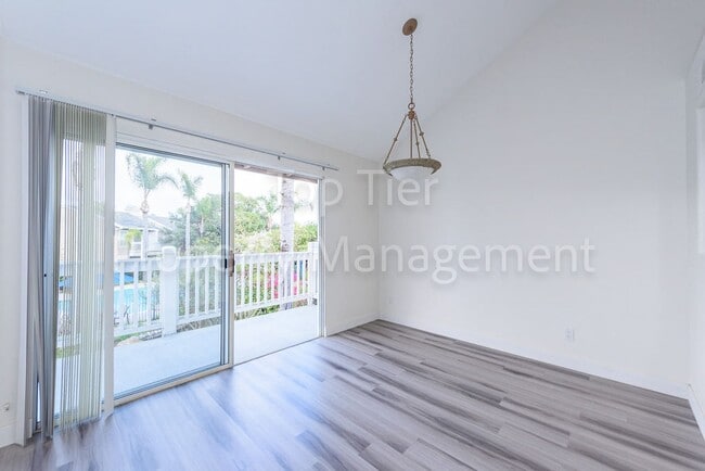 Building Photo - Beautiful 2 bed / 2 bath / 1286 sqft Condo...