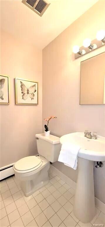 Building Photo - 2445 Torquay Ave