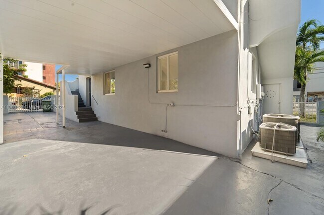 Building Photo - 1801 SW 5th St