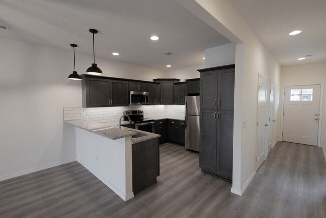 Building Photo - NEW LUXURY 2 BED 2 BATH 1 CAR GARAGE DUPLEX