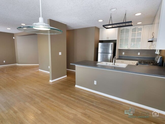 Building Photo - 20630 Willamette Dr
