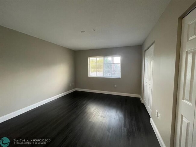 Building Photo - 4824 N State Rd 7