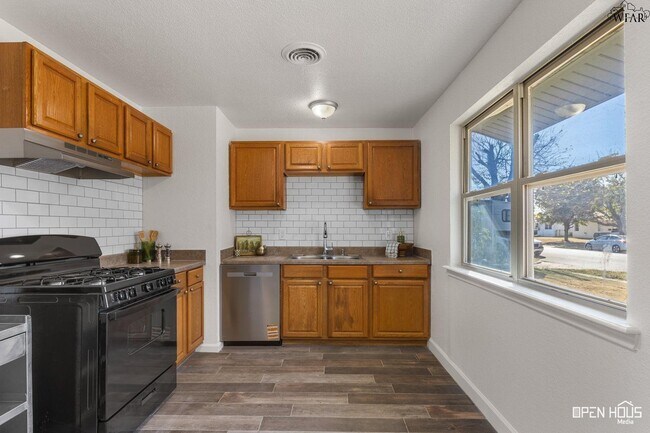 Building Photo - 4717 Bonny Dr