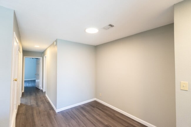 Building Photo - 2501 Gulf Fwy