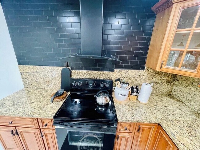 Building Photo - 5537 SW 6th St