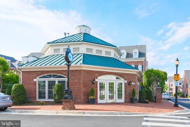 Building Photo - 1405 Roundhouse Ln