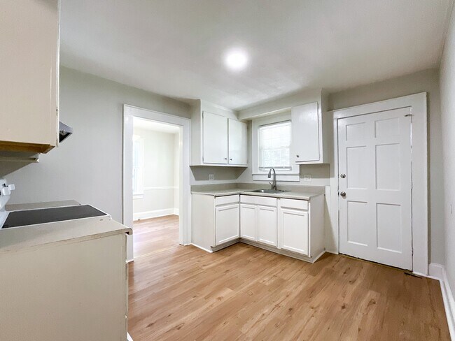 Building Photo - 512 Carl St