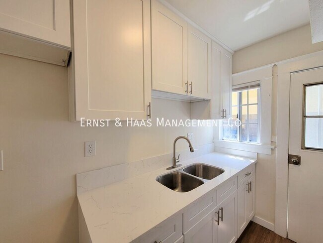 Building Photo - 154 E Eagle St