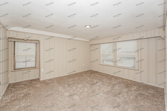 Building Photo - 1585 Sheffield Rd