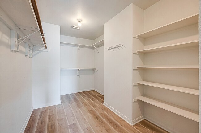 Building Photo - 2150 Stacy Knoll