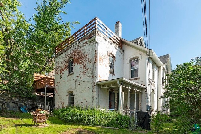Building Photo - 119 N 7th Ave W