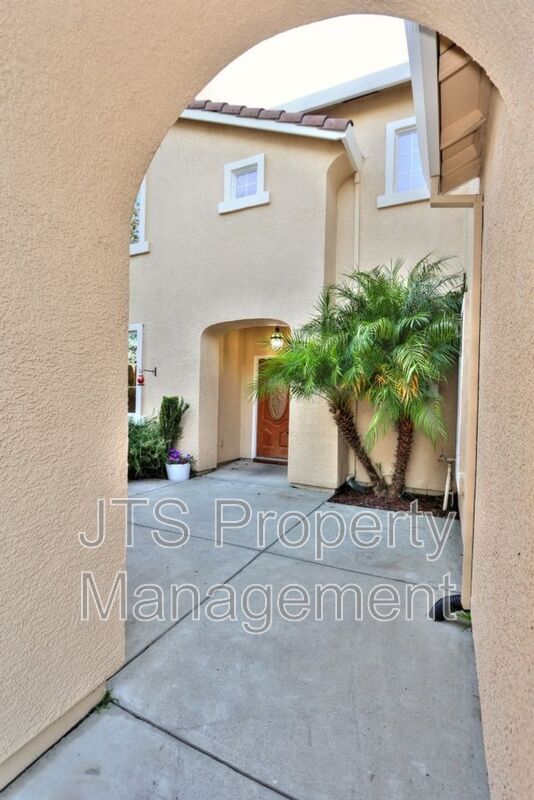 Building Photo - 2040 San Esteban Cir