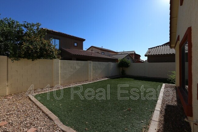 Building Photo - 2644 E Chester Dr