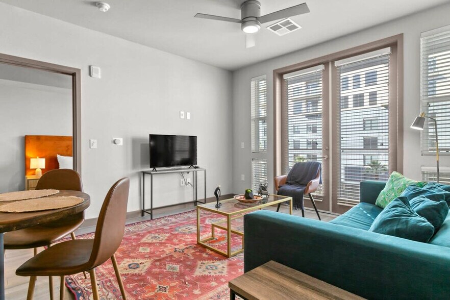 Building Photo - 390 N 2nd Ave