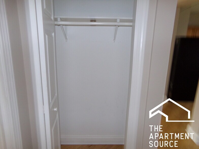 Building Photo - 897 Green Bay Rd