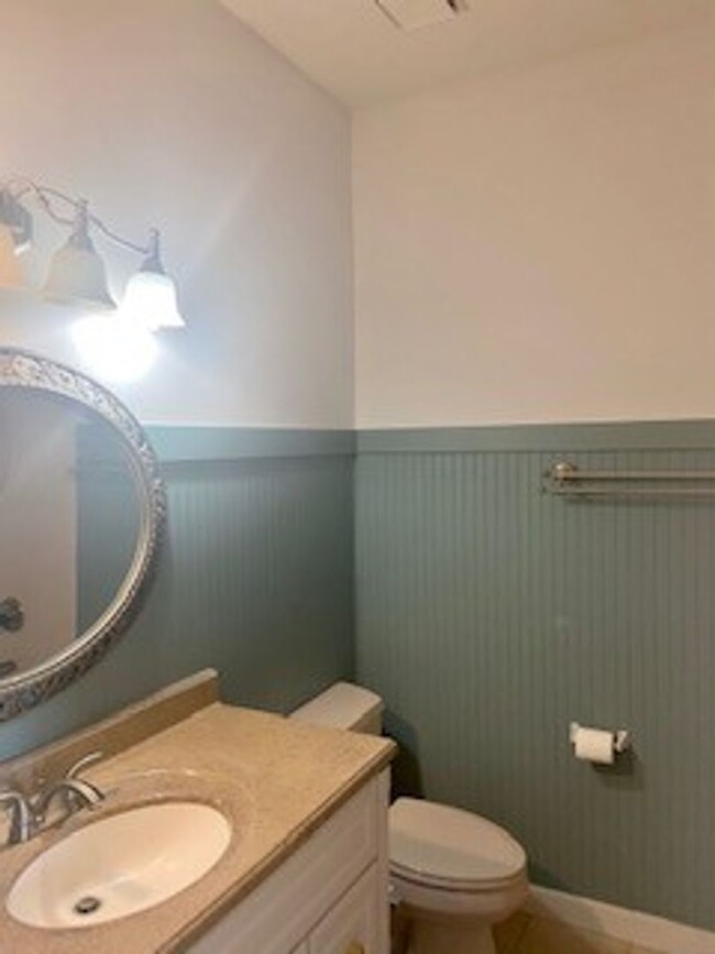 Building Photo - Beautiful home on quiet cul-de-sac! Very c...