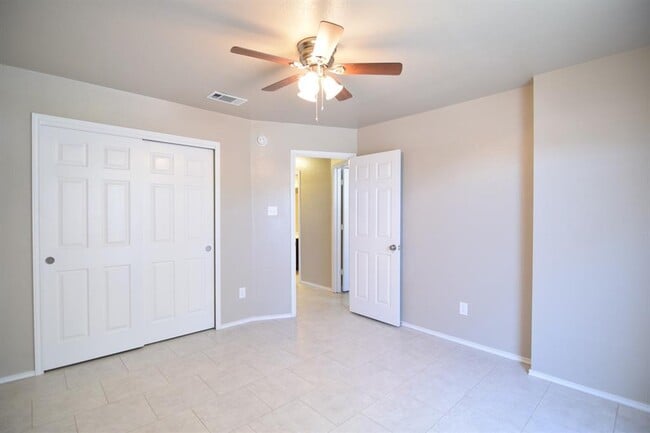 Building Photo - 1403 Saddle Dr