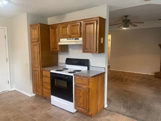 Building Photo - Beautiful 3 bedroom 2 bath in great location.
