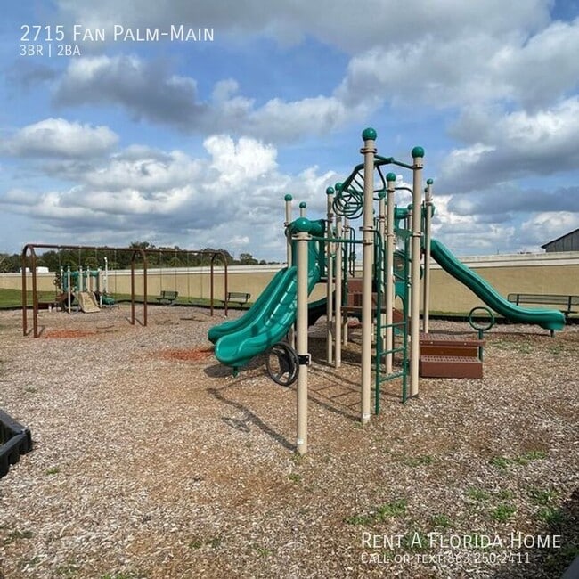 Building Photo - 2715 Fan Palm Dr