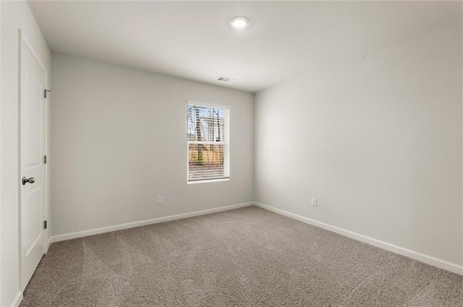 Building Photo - 127 Landsdowne Way SE