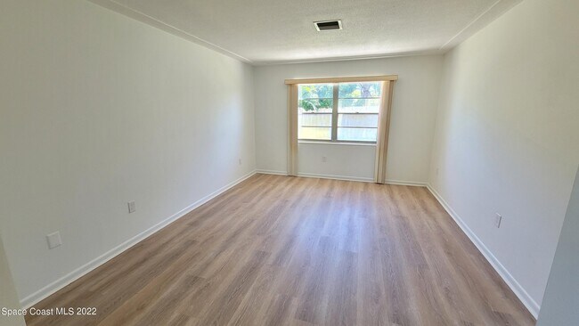 Building Photo - 1264 Seminole Dr