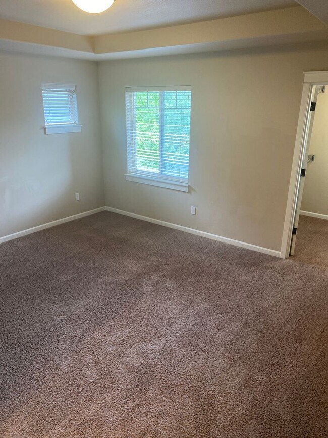 Building Photo - 2 Story Bend Home with Fenced Yard and Patio