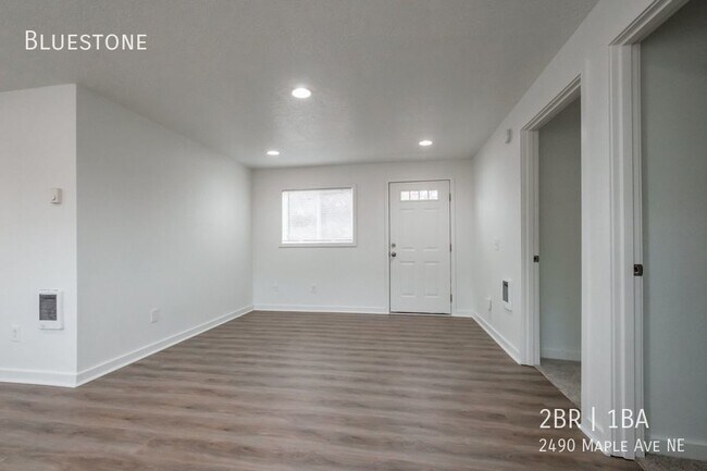 Building Photo - 2 Bedroom Duplex in Salem - Available for ...