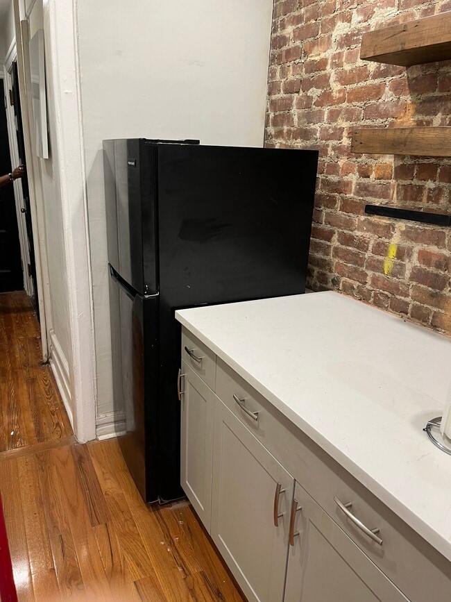 Kitchen - 1061 Clay Ave