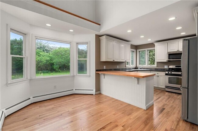 Building Photo - 43 Blue Grass Drive