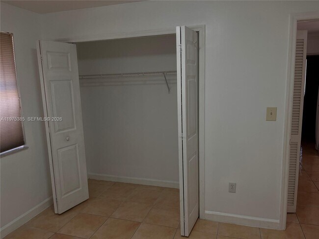 Building Photo - 9414 SW 164th Ct