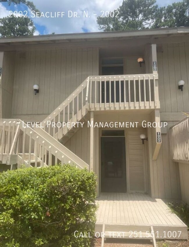 Primary Photo - 2002 Sea Cliff Dr N