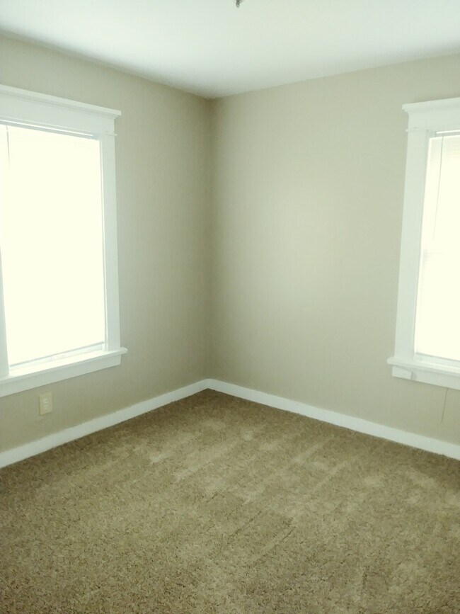 Building Photo - Cozy 2 bed 1 bath house $995 Sec 8 OK