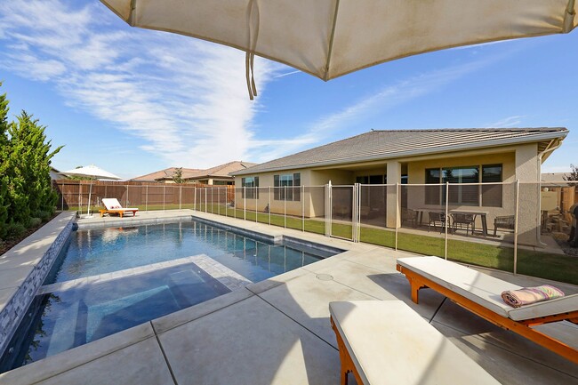 Building Photo - Stunning home with solar and pool!