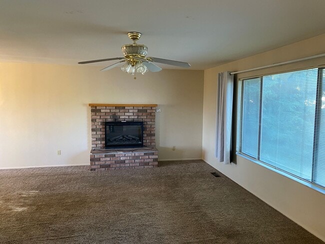Building Photo - 2565 Everett Dr