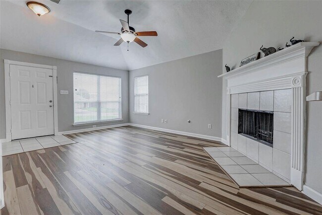 Building Photo - 18455 Sunrise Pines Dr