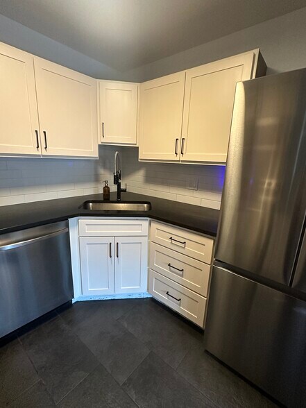 Building Photo - 2030 Ridge Dr