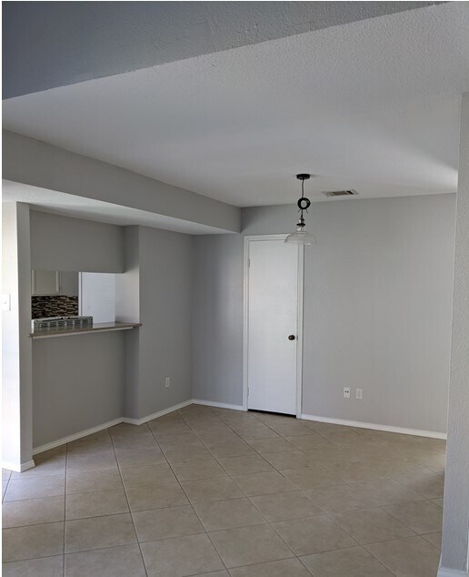 Dining area - 10318 Colony Ct