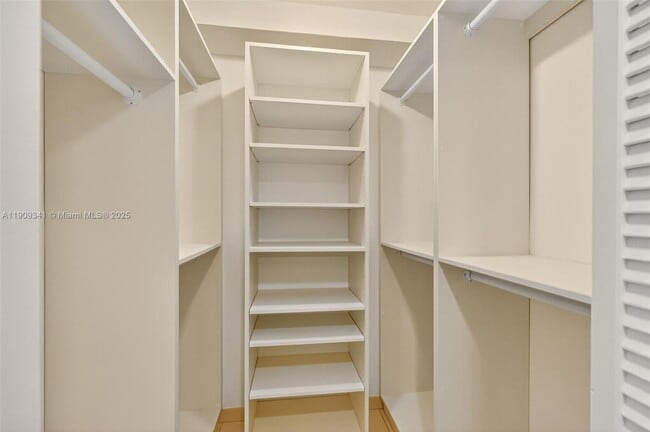 Building Photo - 6061 Collins Ave